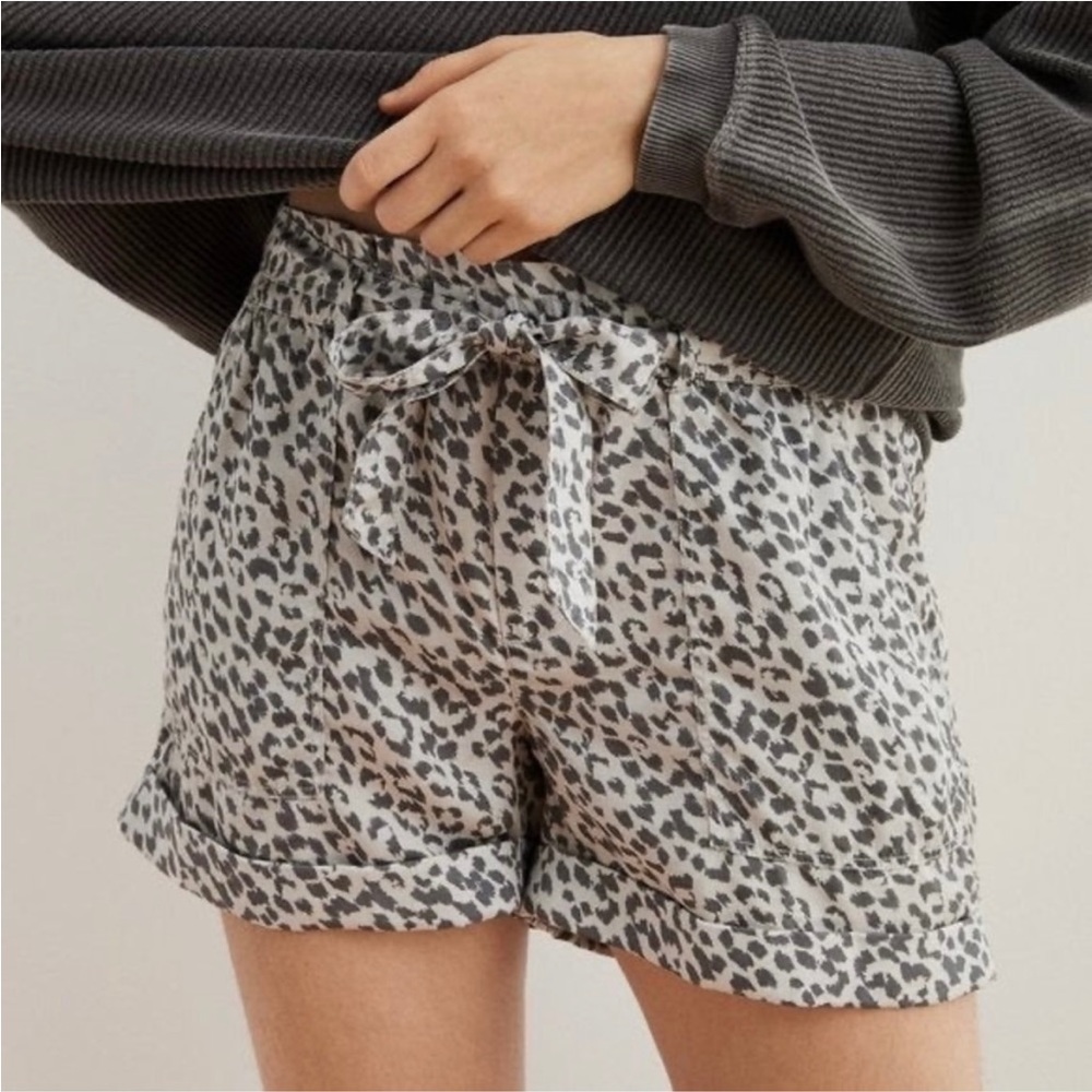 NWT Aerie paperbag camp shorts 🩶🖤 🐆